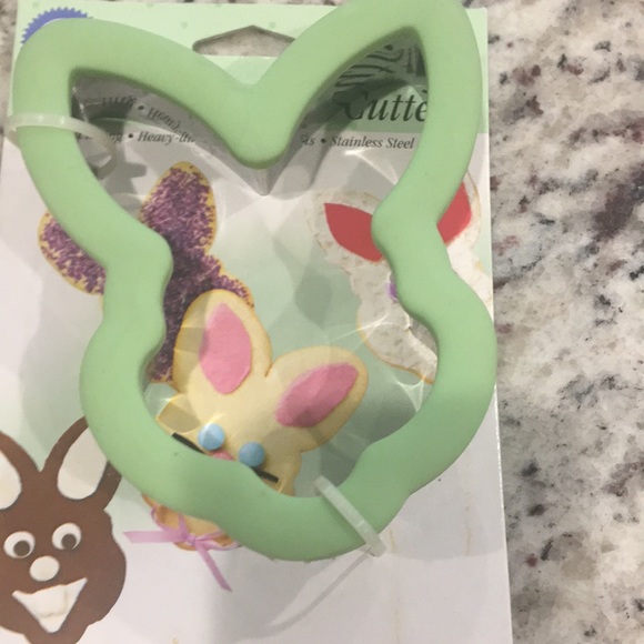 Wilton comfort grip bunny cookie cutter